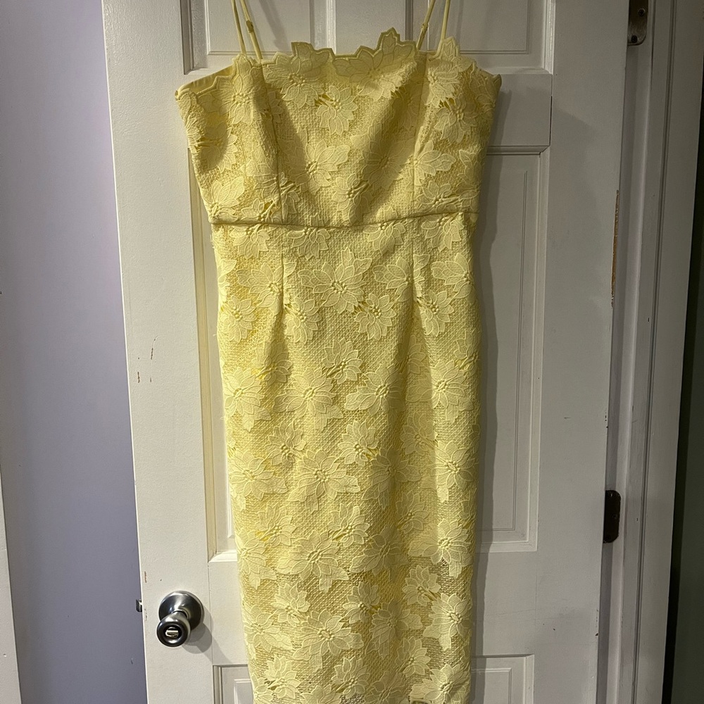 Midi length yellow dress with lace overlay